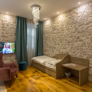 https://tifani-luxury-rooms.splithotels.org